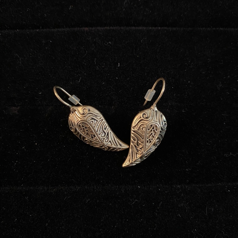 Feather dangle earrings